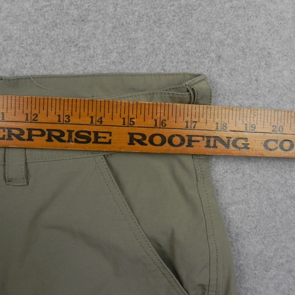 Huk Fishing Shorts Mens Large Khaki Tan Stretch Cargo Performance Hybrid Pockets
